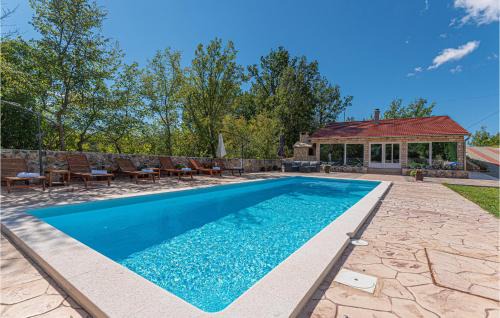 Cove Parja House | Gorgeous Home In Knin With Kitchen