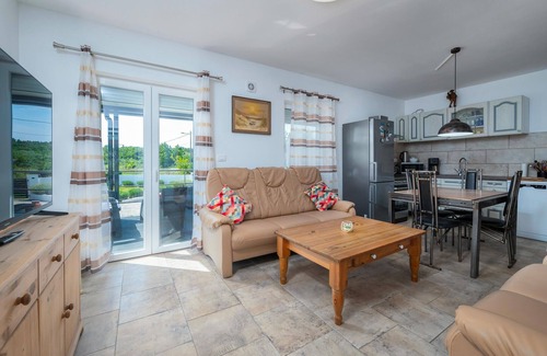 Trgetari House | Gorgeous home in Koromacno with WiFi