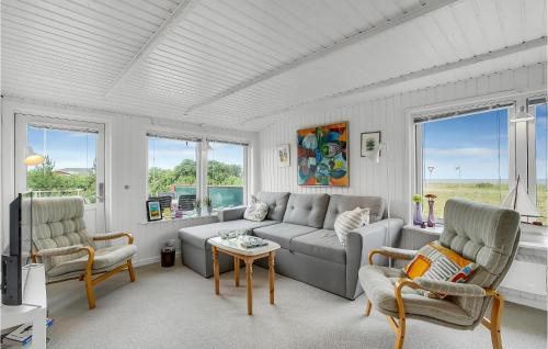 Trend House | Gorgeous Home In Løgstør With Kitchen