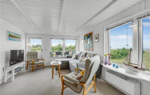 Trend House | Gorgeous Home In Løgstør With Kitchen