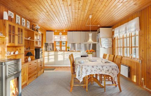 Lokken House | Gorgeous Home In Løkken With Kitchen