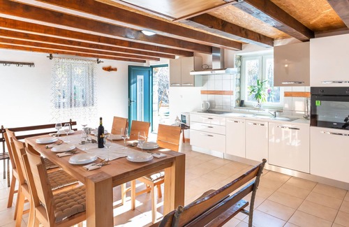 Lokvicici House | Gorgeous home in Lokvicici with WiFi