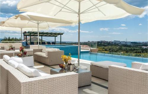 Mravince House | Gorgeous Home In Mravince With Sauna