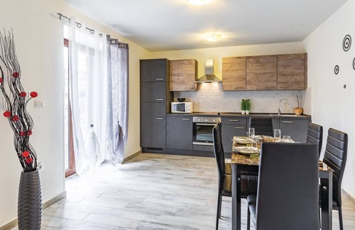 Mali Vareski House | Gorgeous home in Peruski with WiFi