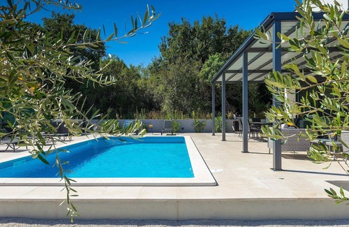 Liznjan House | Gorgeous home in Pula with sauna