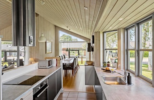 Kongsnæs House | Gorgeous home in Stubbekøbing with WiFi