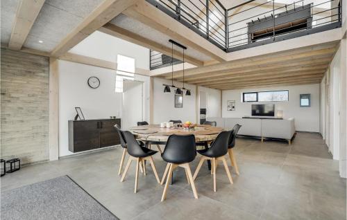 Ringkøbing-Skjern Municipality House | Gorgeous Home In Skjern With Kitchen