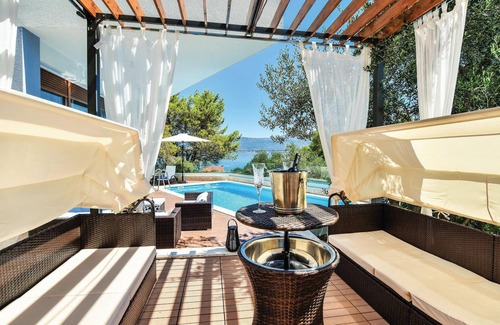 Municipality of Trogir House | Gorgeous home in Slatine with WiFi
