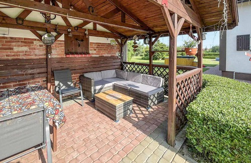Slawno House | Gorgeous home in Slawno with WiFi