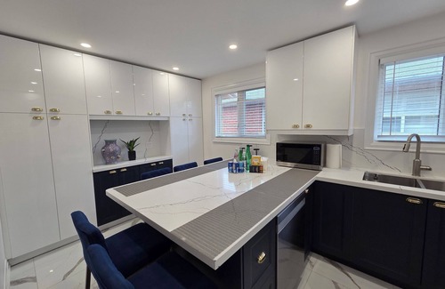 Malton House | Gorgeous Home near Pearson Airport