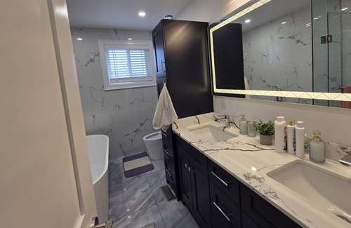 Malton House | Gorgeous Home near Pearson Airport