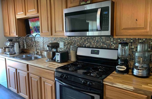 Chatsworth House | Gorgeous House with Pool , Hot tub , Ping pong table , foosball , WiFi in LA