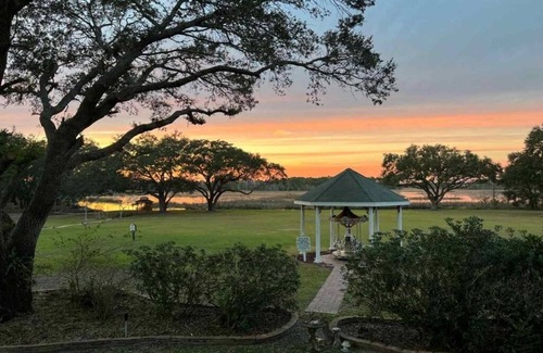 Clermont House | Gorgeous Island Estate - 10 Bedrooms In 2 Buildings