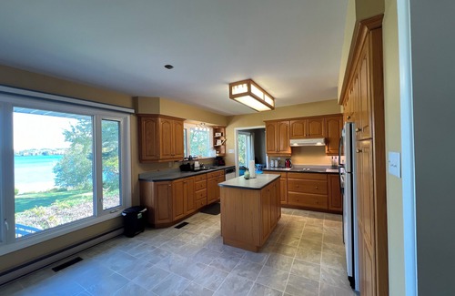 Cobden House | Gorgeous lack front and Amazing sunset . Retreat: Fun, Relaxation, and Nature.