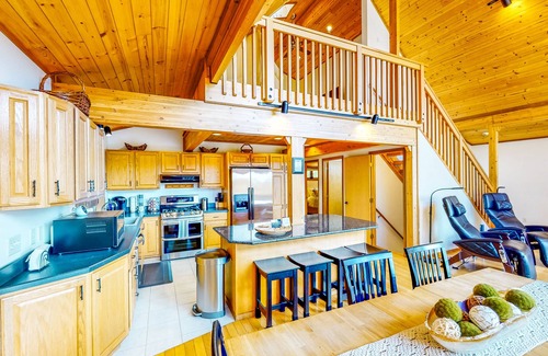 Hinsdale House | Gorgeous Lake Ashmere Home with Private Hot Tub & Lake Views, Screened Porch