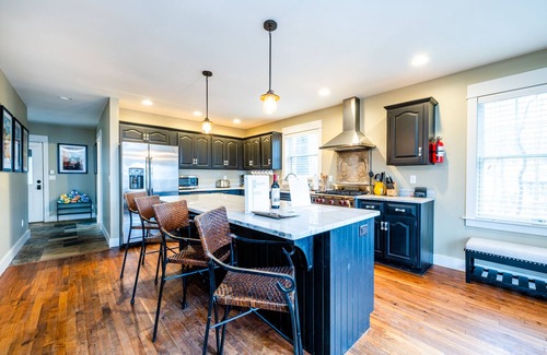 Harbert Cottage | Gorgeous Lake View Home with Private Pool and Hot Tub! Pool Open Late!