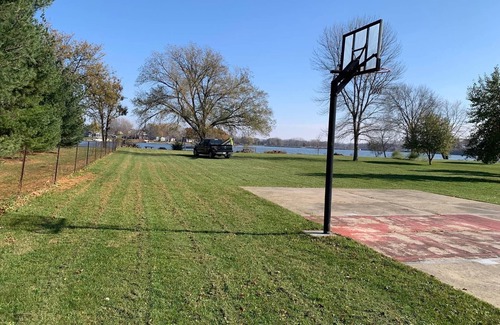 Nashua House | Gorgeous Lakehouse with Finished Barn - Sleeps 20+