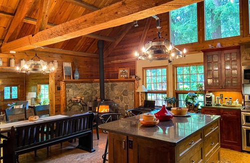 Cherryville House | Gorgeous Lodge in Nature On Private Resort With Lake