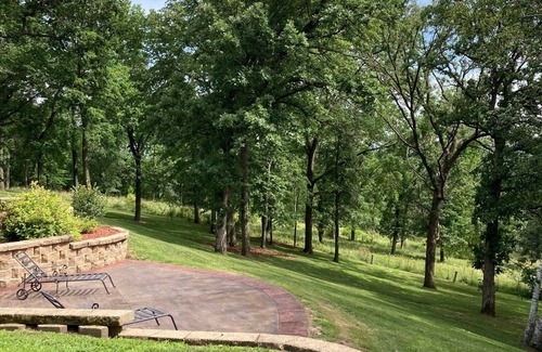 Independence House | Gorgeous Log Home featuring 8-person outdoor HOT TUB-available year round.