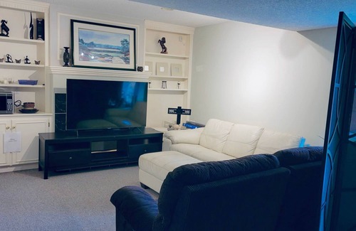 Southeast Calgary House | Gorgeous luxury suite w/2 Private Bedrooms close to downtown Calgary