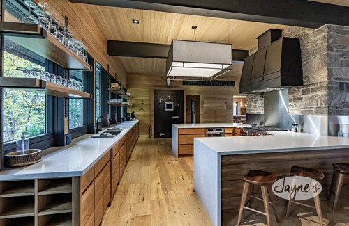 Minett Cottage | Gorgeous Modern Muskoka Masterpiece! Dockside Cabana with Bar! Guest Cabin!