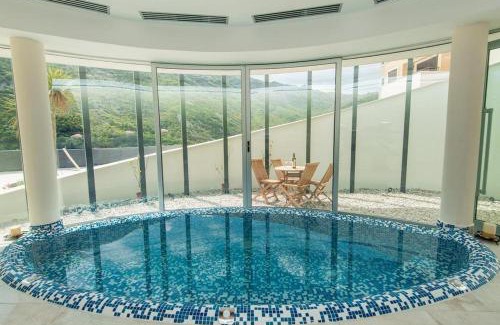 Donji Morinj Apartment | Gorgeous Morinj Resort