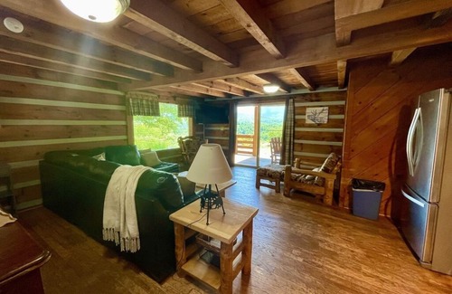 Townsend Cabin | GORGEOUS MTN VIEW☁Sleeps 21☁Hot Tub☁Game Room
