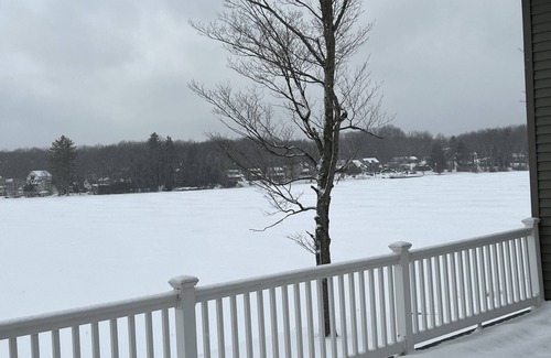 Carbondale House | Gorgeous newer home on Newton Lake/Crystal Lake near Elk mountain ski resort.
