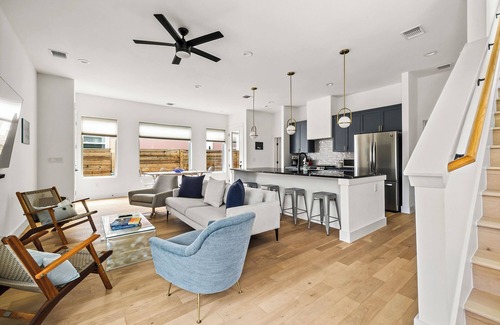 Southhampton Hills House | Gorgeous New Build ~Luxury Finishes~ Huge Balcony