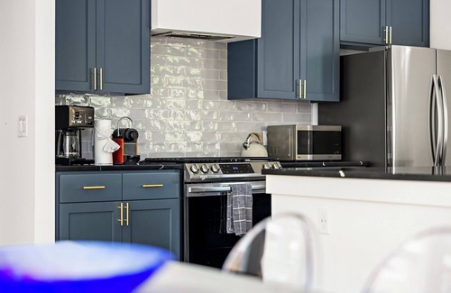 Southhampton Hills House | Gorgeous New Build ~Luxury Finishes~ Huge Balcony