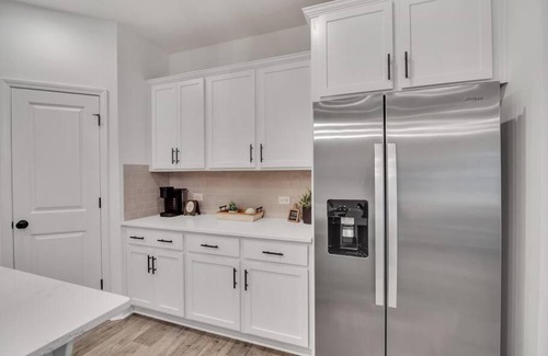 Harwood Lane House | Gorgeous New Townhome/Charlotte!