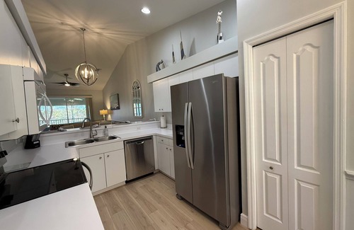 Stoneybrook Condo | Gorgeous Newly Furnished Condo in Gated Golf Course of Stoneybrook