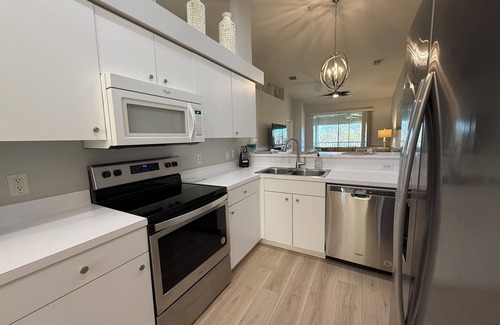 Stoneybrook Condo | Gorgeous Newly Furnished Condo in Gated Golf Course of Stoneybrook