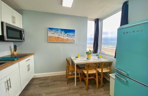 Bostwick Park Apartment | Gorgeous Ocean Front Spacious Studio in Daytona - Up 6 Guests!