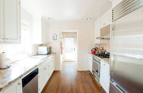Historic Eastside House | Gorgeous on Garcia: Lux Adobe. Walking Distance to Plaza and Canyon Rd. Hot Tub!
