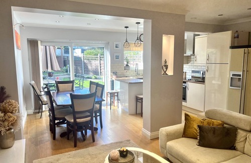 Downham Apartment | Gorgeous Private Apartment with Jacuzzi bath