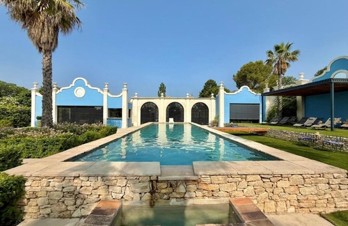 Aix-en-Provence House | gorgeous room.marble bathroom.vue.pool.palmgroove