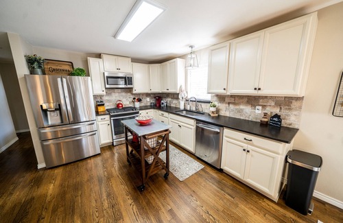 Wetmore House | Gorgeous rustic home near Riverwalk and Sea World