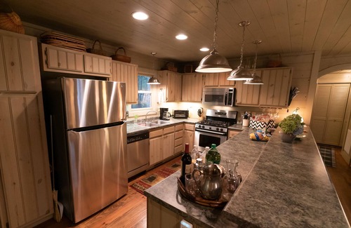 Saluda House | Gorgeous Saluda Mountain Home