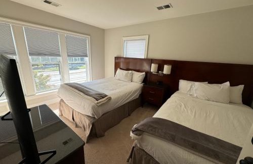 Baileys Crossroads House | Gorgeous Spacious Home 5BR 9Beds with Private Parking