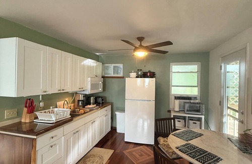 Papaikou Apartment | Gorgeous studio apartment on the Hamakua Coast 6 minutes to downtown Hilo. 99/nt