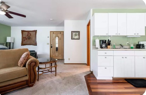 Papaikou Apartment | Gorgeous studio apartment on the Hamakua Coast 6 minutes to downtown Hilo. 99/nt