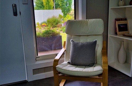 Naracoorte Apartment | Gorgeous studio in a private garden setting, the perfect getaway!