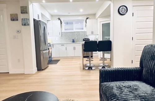 Southwest Edmonton Apartment | Gorgeous Suite, Separate Entrance, Family Friendly, 2 King Beds