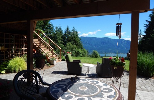 Stevenson Apartment | Gorgeous suite with panoramic Columbia river views.