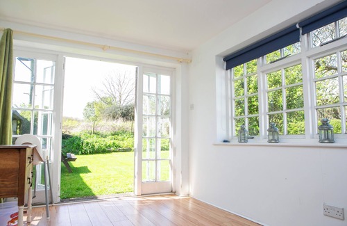 Bere Regis Cottage | Gorgeous thatched cottage in Purbeck - ideal for family holidays