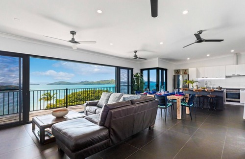 Shute Harbour House | Gorgeous three-bedroom, two-bathroom home boasting uninterrupted sea views.
