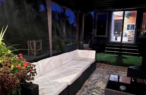 Rogersville House | Gorgeous Tiny House with Indoor and Outdoor Lounging Space in Alabama