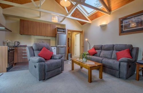 Speargrass Flat Apartment | Gorgeous Two-Bedroom Apartment below Coronet Peak
