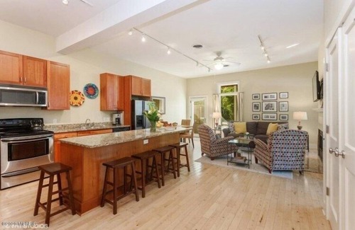 Union Pier Condo | Gorgeous Union Pier Condo With Association Pool! Close To Beach and Downtown!